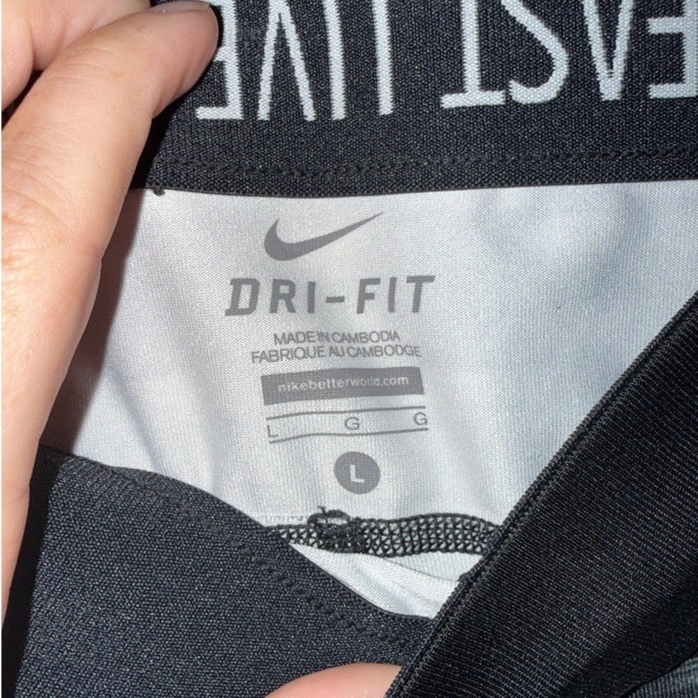 Nike Dri-FIT Run Fast Live Fearless Capri Leggings Women's L Zip Pocket‎ 20.5in - Picture 2 of 8